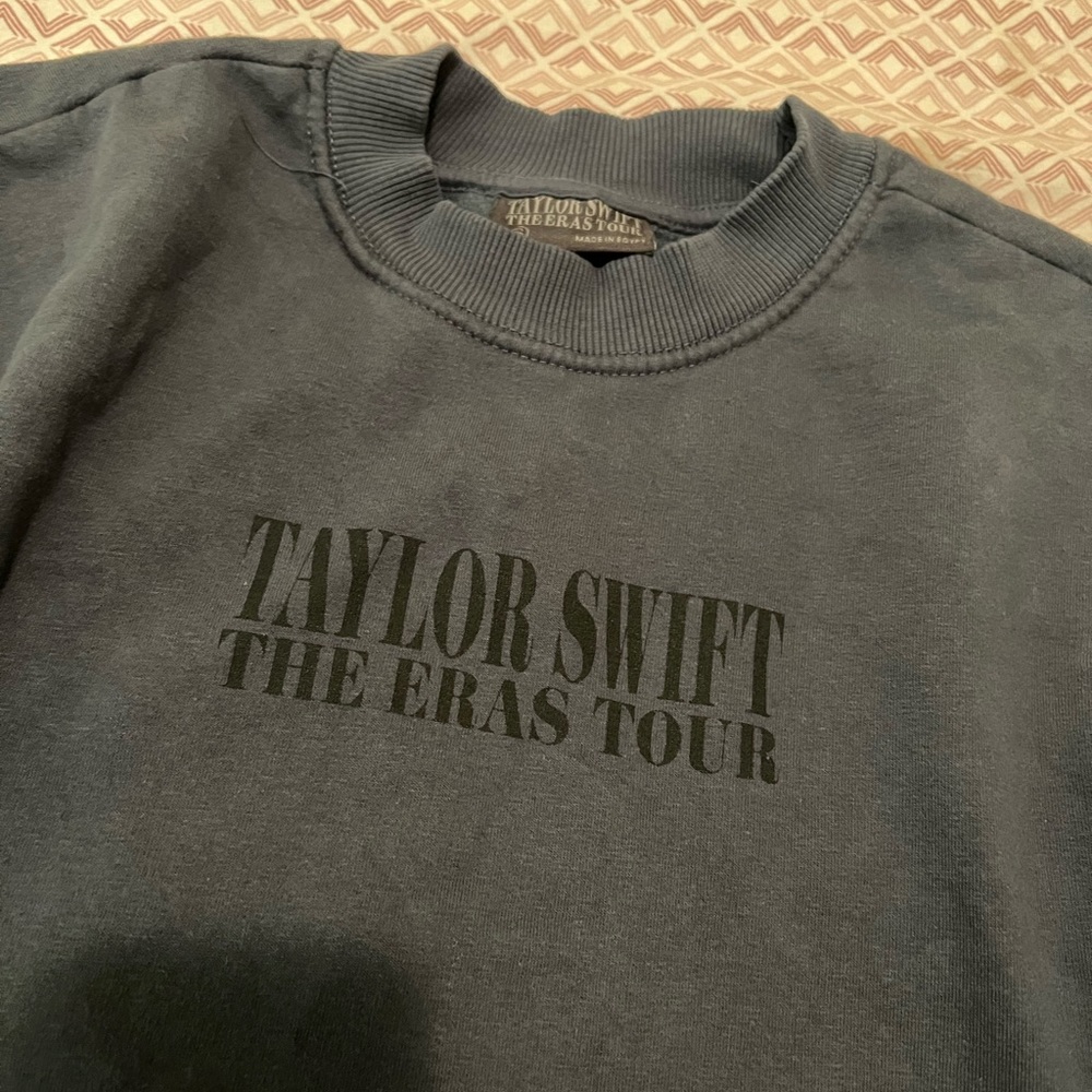LOOKING TO TRADE: Taylor Swift The Eras Tour Blue Crewneck XS